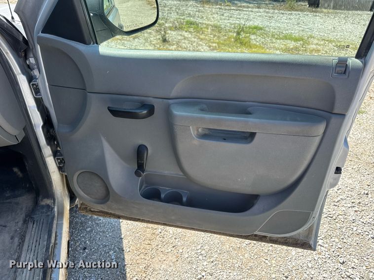 image for item EN4605 2012 Chevrolet  Silverado 1500 Ext. Cab pickup truck