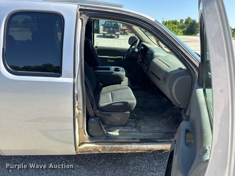 image for item EN4605 2012 Chevrolet  Silverado 1500 Ext. Cab pickup truck