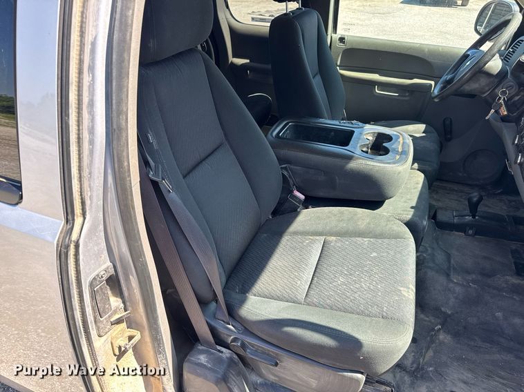 image for item EN4605 2012 Chevrolet  Silverado 1500 Ext. Cab pickup truck