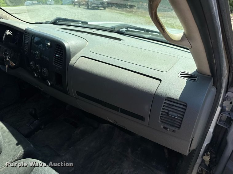 image for item EN4605 2012 Chevrolet  Silverado 1500 Ext. Cab pickup truck