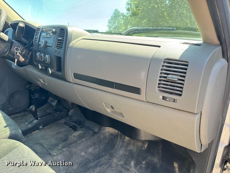 image for item EN4605 2012 Chevrolet  Silverado 1500 Ext. Cab pickup truck