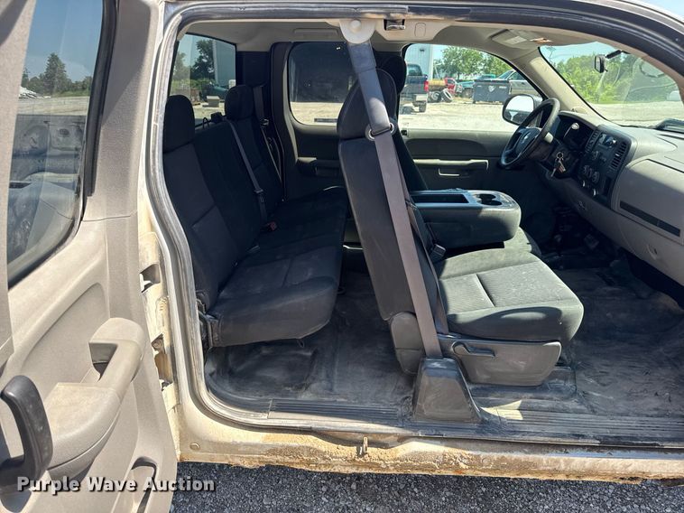 image for item EN4605 2012 Chevrolet  Silverado 1500 Ext. Cab pickup truck