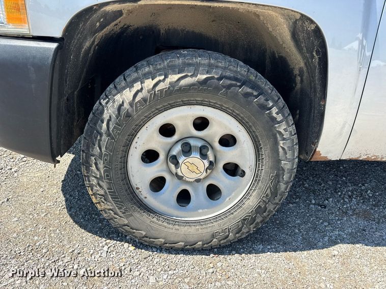 image for item EN4605 2012 Chevrolet  Silverado 1500 Ext. Cab pickup truck