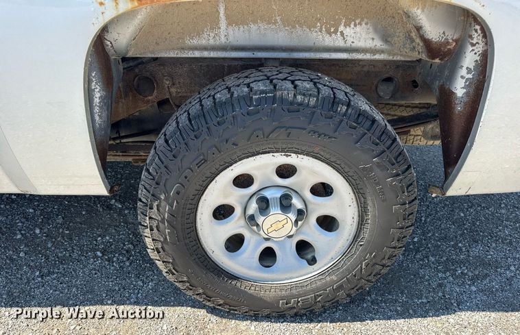 image for item EN4605 2012 Chevrolet  Silverado 1500 Ext. Cab pickup truck