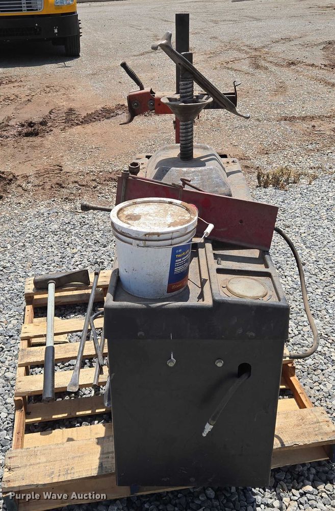 image for item EN8137 Coats 40-40S tire machine