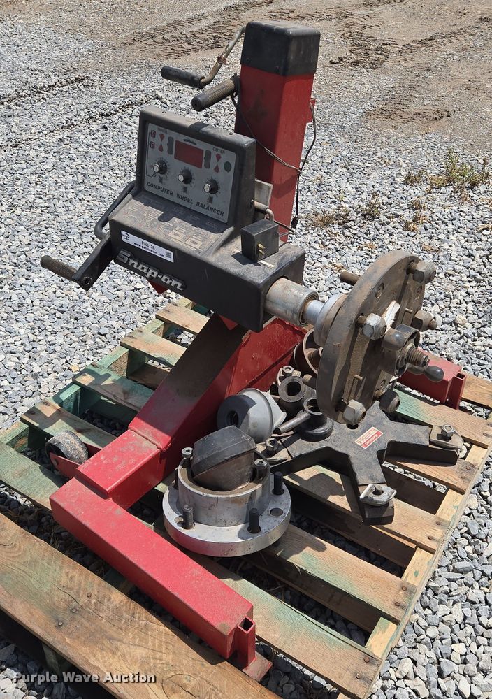 image for item EN8138 Snap On WB400 tire balancer 