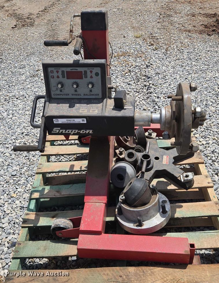 image for item EN8138 Snap On WB400 tire balancer 