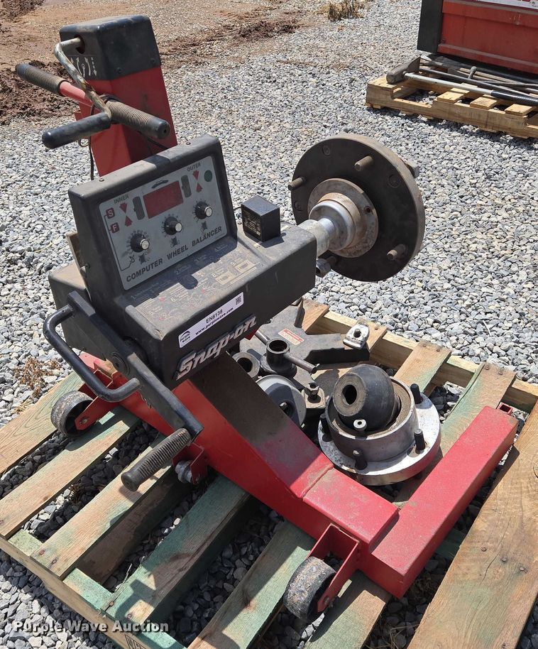 image for item EN8138 Snap On WB400 tire balancer 
