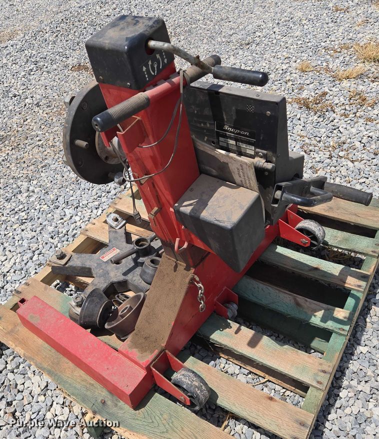 image for item EN8138 Snap On WB400 tire balancer 