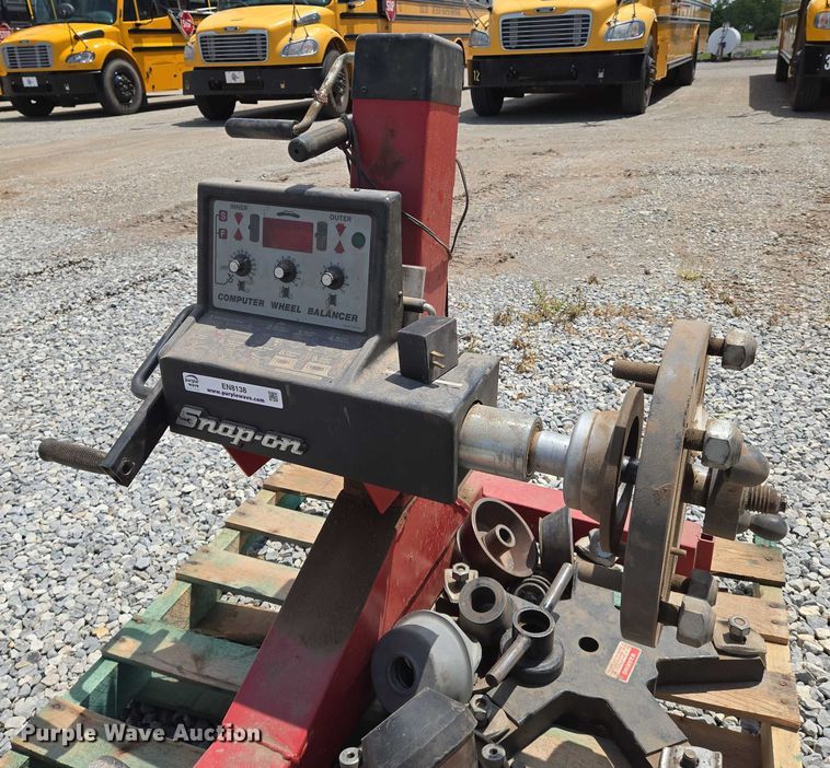 image for item EN8138 Snap On WB400 tire balancer 