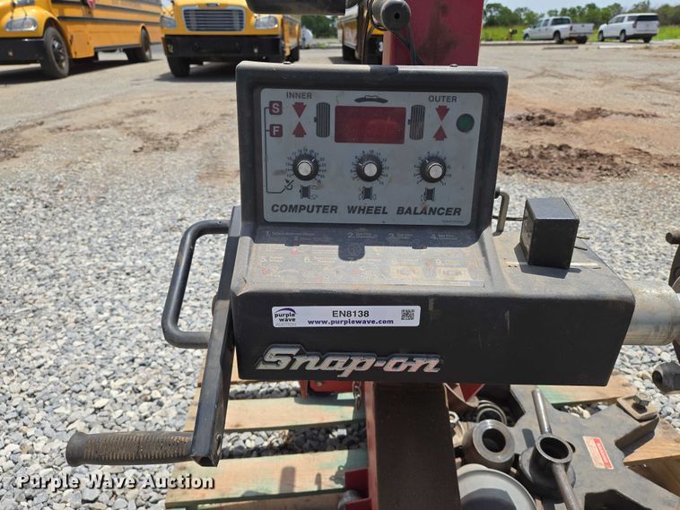 image for item EN8138 Snap On WB400 tire balancer 