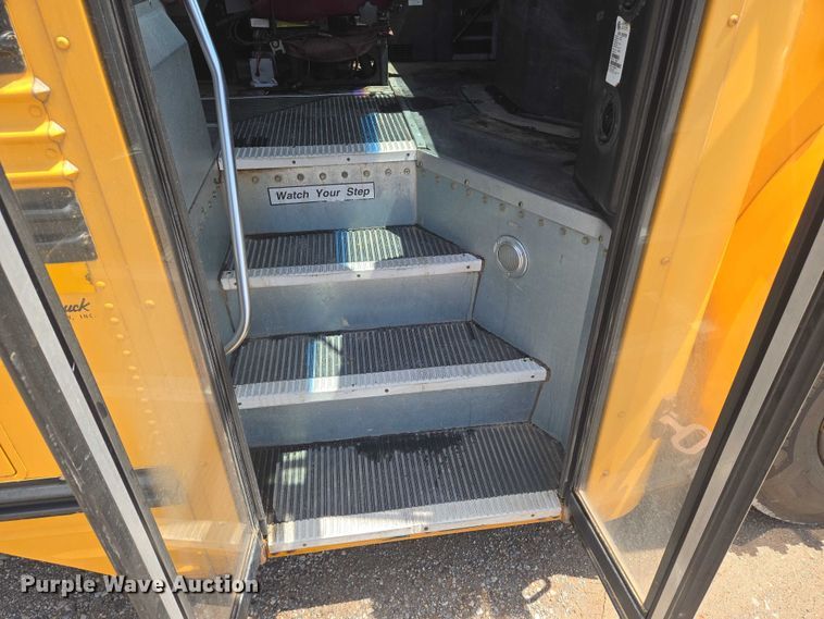 image for item EN8147 2005 Blue Bird school bus