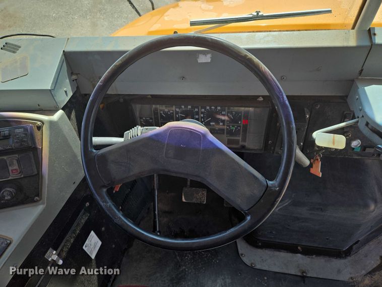 image for item EN8147 2005 Blue Bird school bus