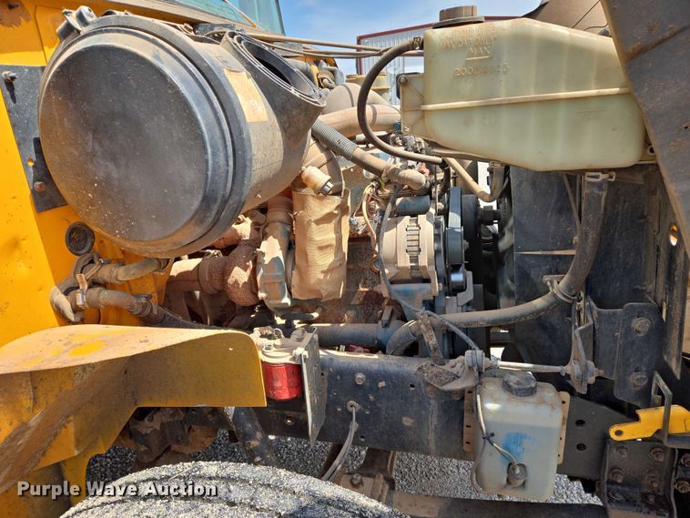 image for item EN8147 2005 Blue Bird school bus