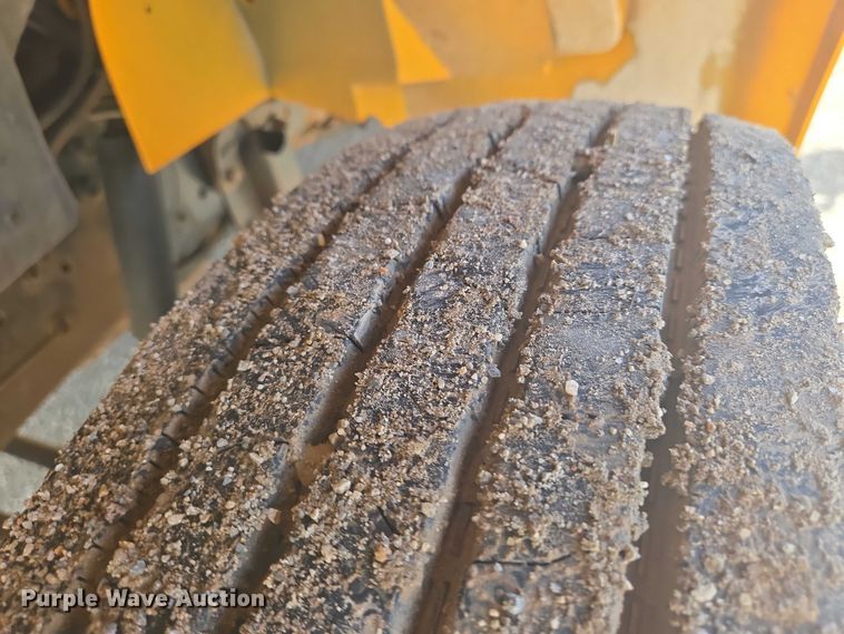 image for item EN8147 2005 Blue Bird school bus