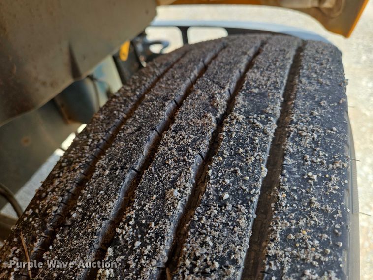 image for item EN8147 2005 Blue Bird school bus