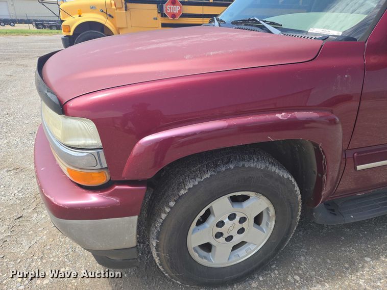 image for item EN8149 2005 Chevrolet Suburban 1500 SUV