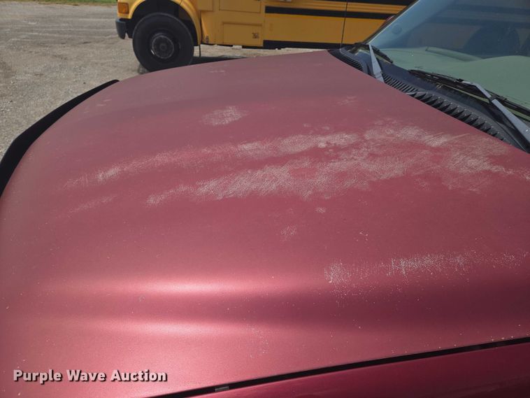 image for item EN8149 2005 Chevrolet Suburban 1500 SUV