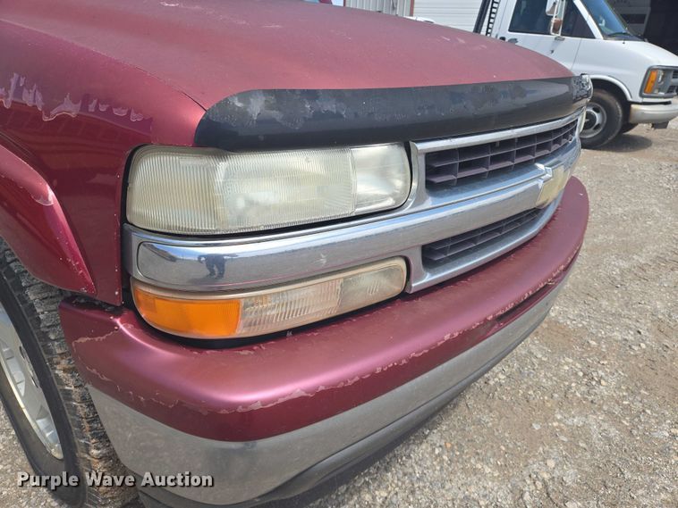 image for item EN8149 2005 Chevrolet Suburban 1500 SUV