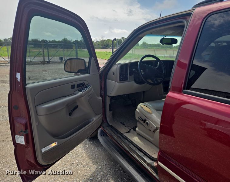 image for item EN8149 2005 Chevrolet Suburban 1500 SUV