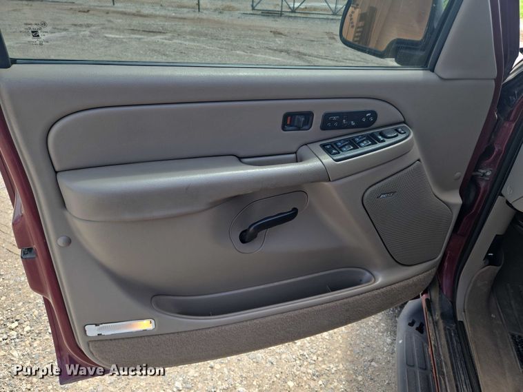 image for item EN8149 2005 Chevrolet Suburban 1500 SUV