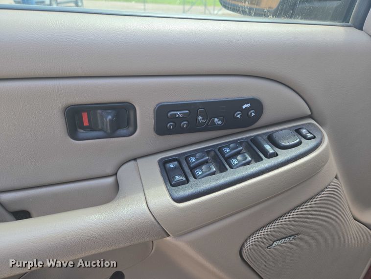 image for item EN8149 2005 Chevrolet Suburban 1500 SUV