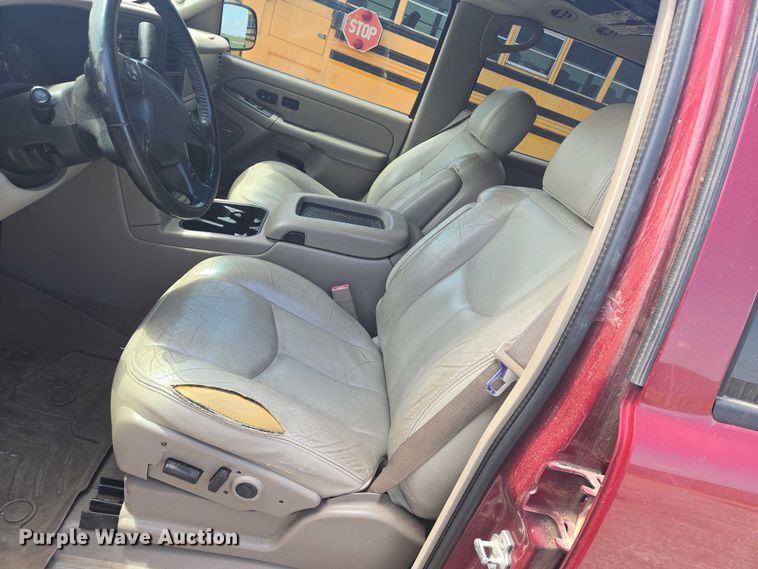 image for item EN8149 2005 Chevrolet Suburban 1500 SUV