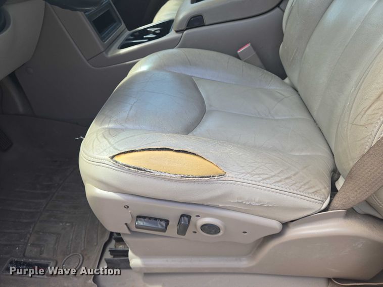 image for item EN8149 2005 Chevrolet Suburban 1500 SUV