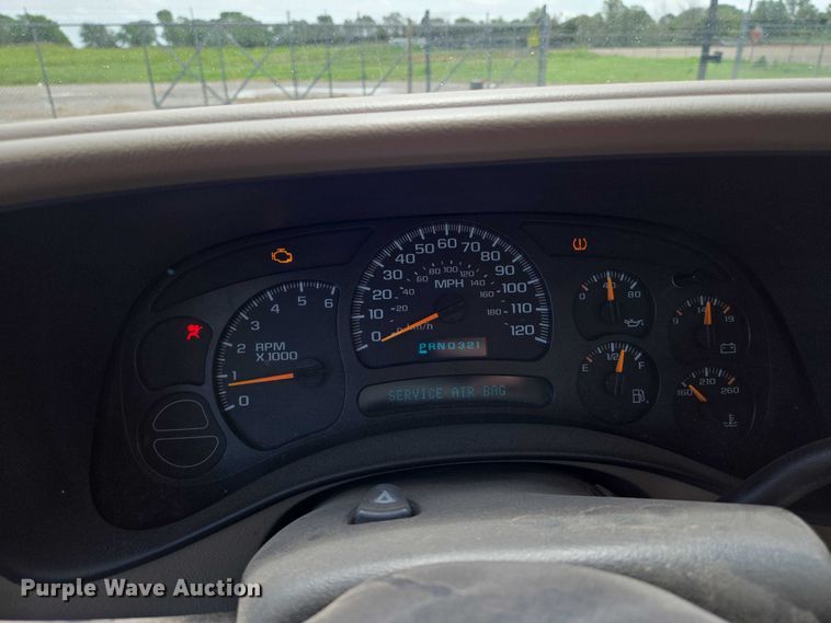 image for item EN8149 2005 Chevrolet Suburban 1500 SUV