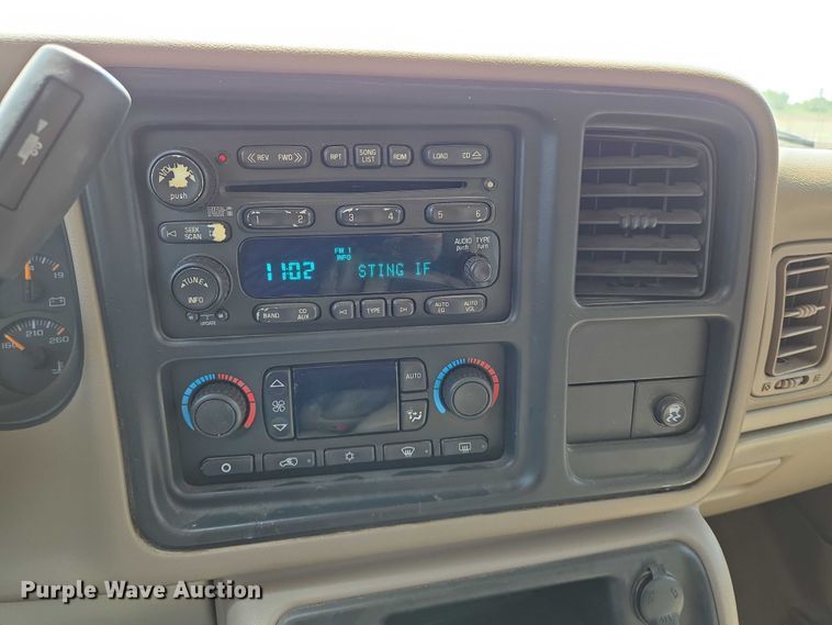 image for item EN8149 2005 Chevrolet Suburban 1500 SUV