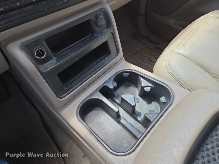 image for item EN8149 2005 Chevrolet Suburban 1500 SUV