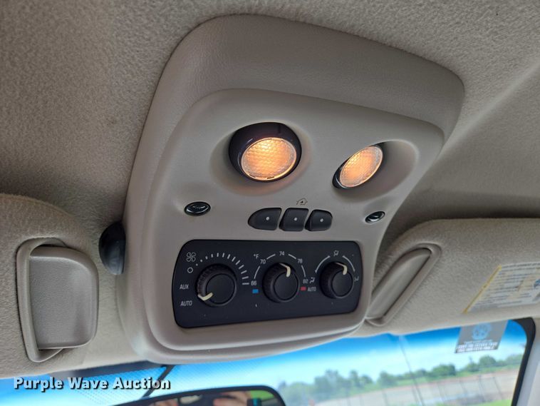 image for item EN8149 2005 Chevrolet Suburban 1500 SUV