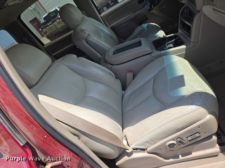 image for item EN8149 2005 Chevrolet Suburban 1500 SUV