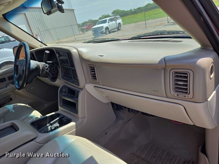 image for item EN8149 2005 Chevrolet Suburban 1500 SUV