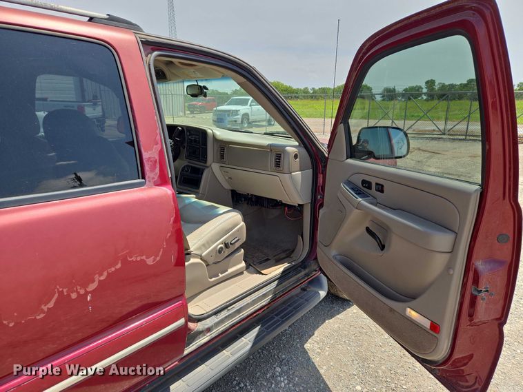 image for item EN8149 2005 Chevrolet Suburban 1500 SUV