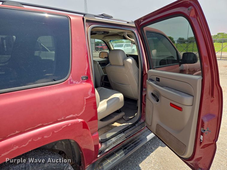 image for item EN8149 2005 Chevrolet Suburban 1500 SUV