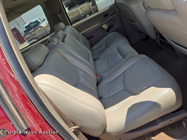 image for item EN8149 2005 Chevrolet Suburban 1500 SUV