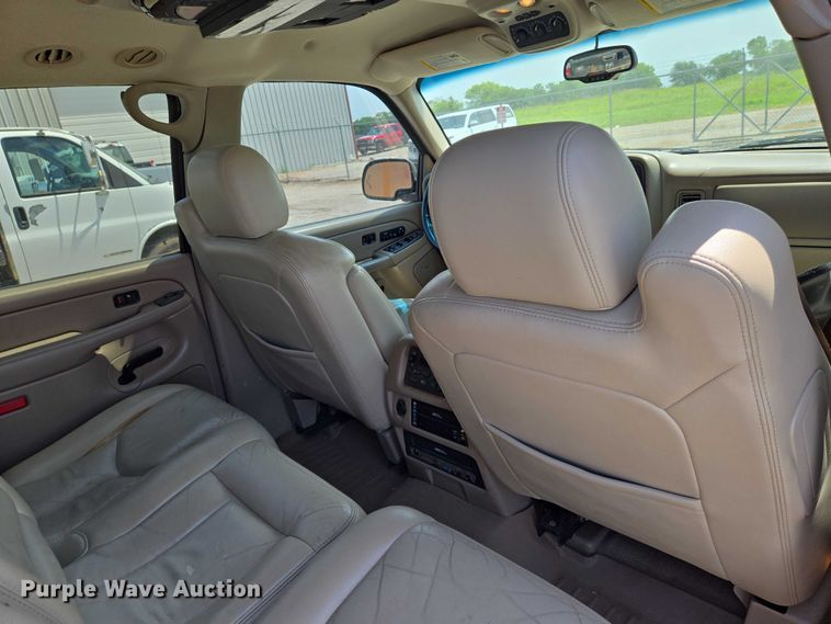 image for item EN8149 2005 Chevrolet Suburban 1500 SUV