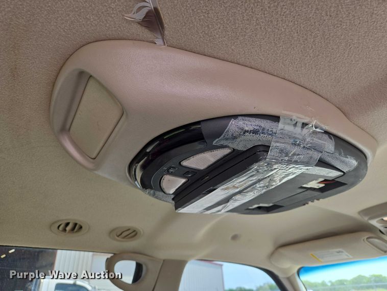 image for item EN8149 2005 Chevrolet Suburban 1500 SUV