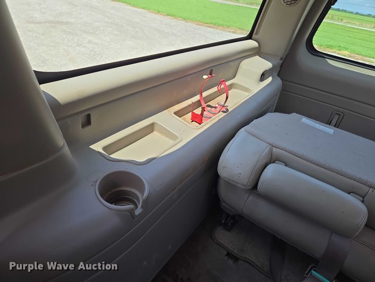 image for item EN8149 2005 Chevrolet Suburban 1500 SUV