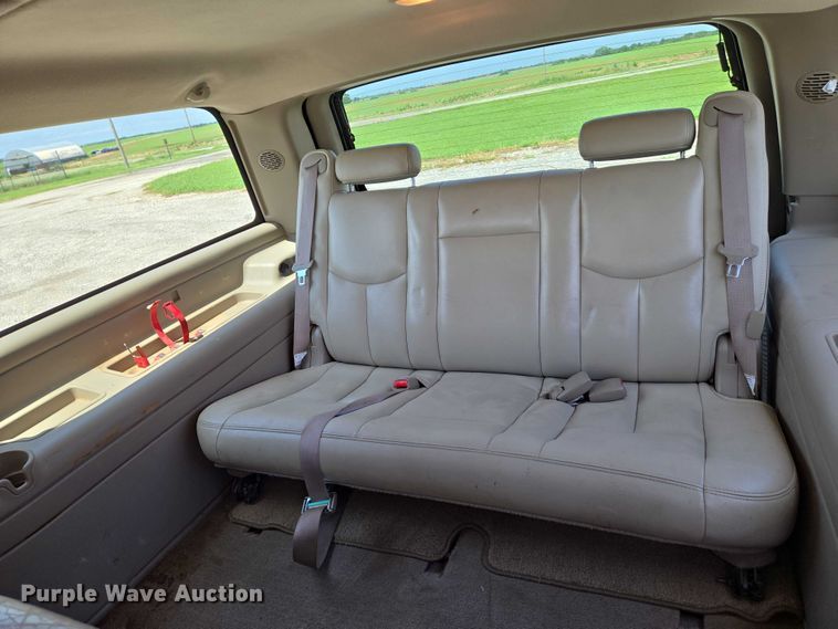 image for item EN8149 2005 Chevrolet Suburban 1500 SUV