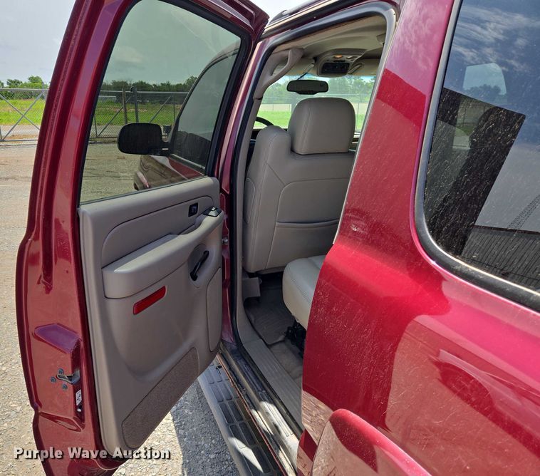 image for item EN8149 2005 Chevrolet Suburban 1500 SUV