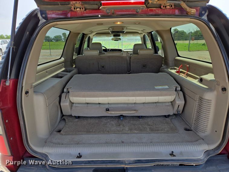image for item EN8149 2005 Chevrolet Suburban 1500 SUV