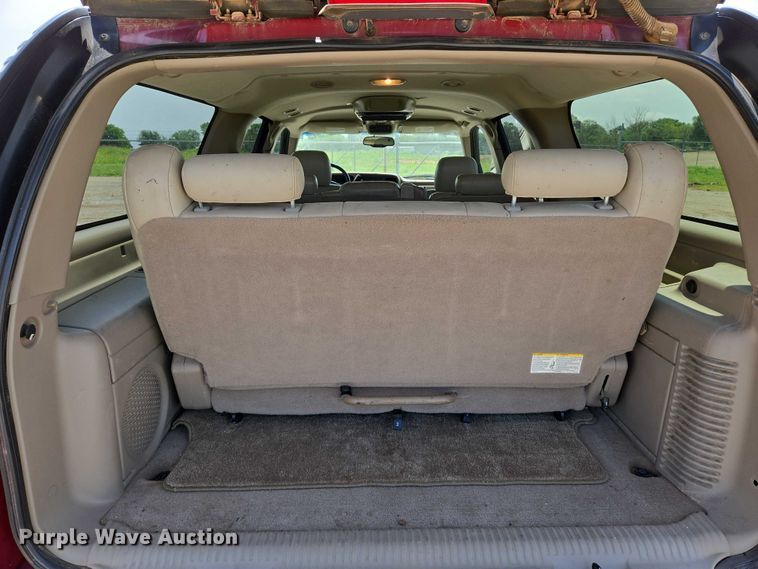 image for item EN8149 2005 Chevrolet Suburban 1500 SUV