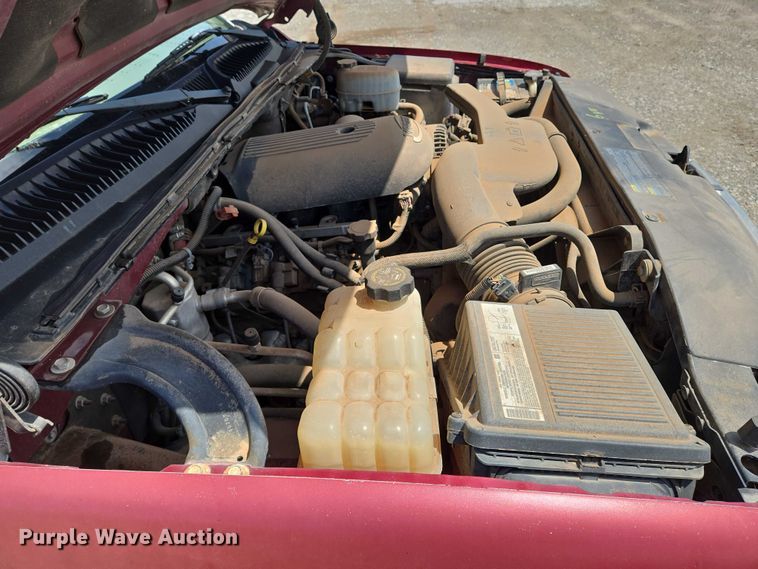 image for item EN8149 2005 Chevrolet Suburban 1500 SUV