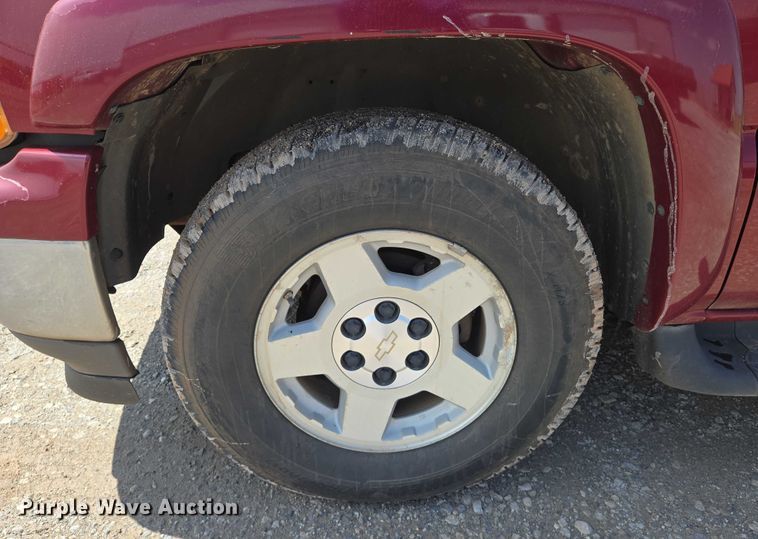 image for item EN8149 2005 Chevrolet Suburban 1500 SUV