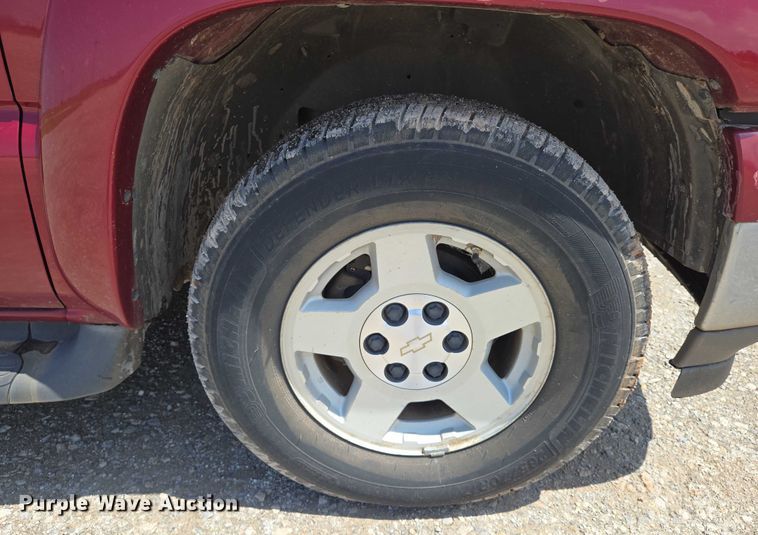 image for item EN8149 2005 Chevrolet Suburban 1500 SUV