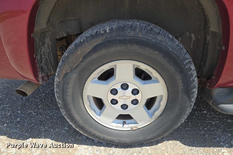 image for item EN8149 2005 Chevrolet Suburban 1500 SUV