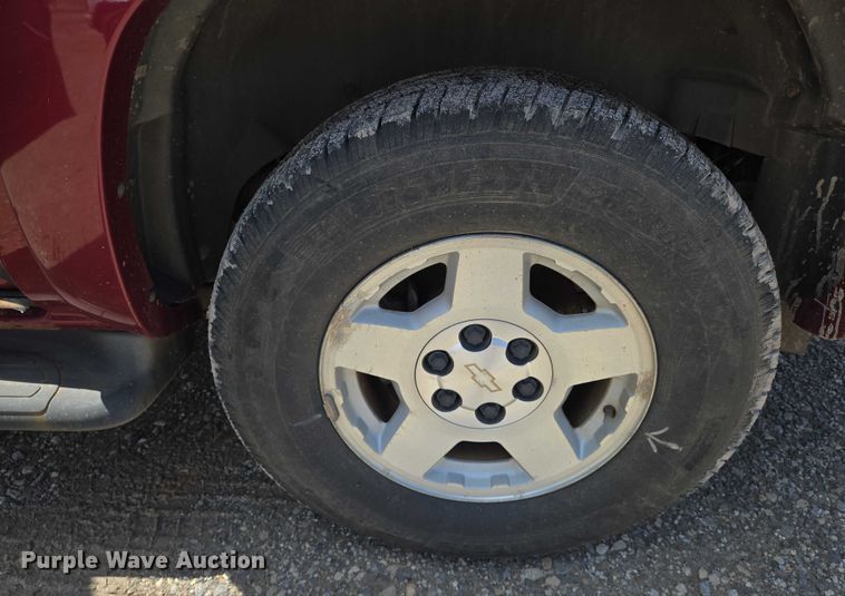 image for item EN8149 2005 Chevrolet Suburban 1500 SUV