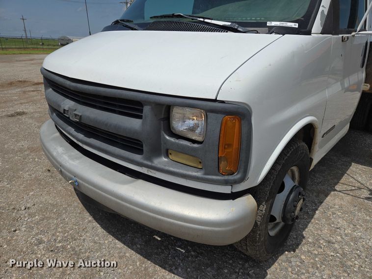 image for item EN8150 1999 Chevrolet Express 3500 dump flatbed pickup truck